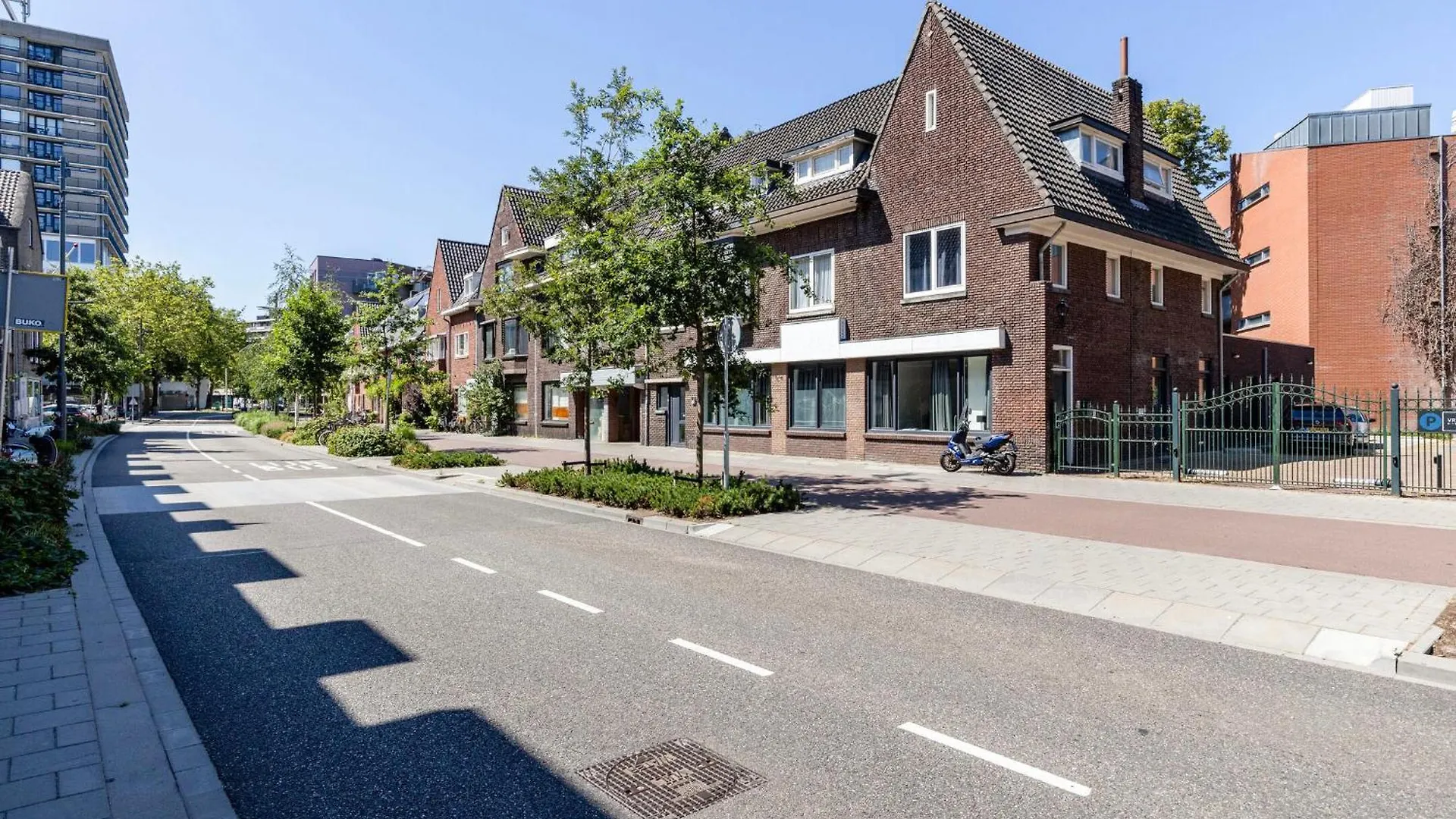 Hertog 2 Eindhoven 0*,  Netherlands